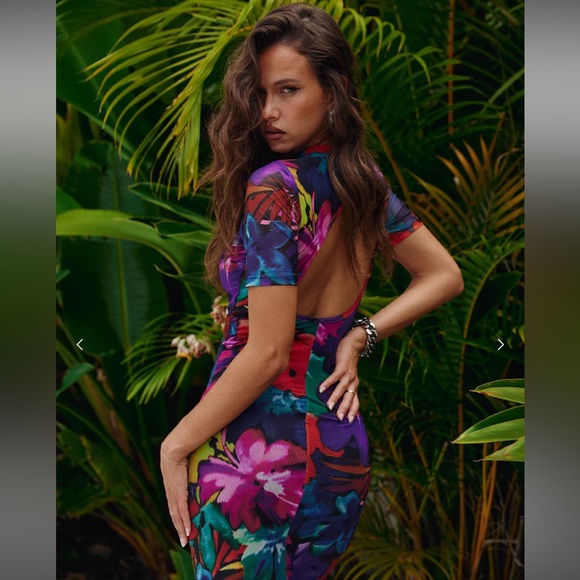 Runaway the Label Romance Dress. Floral bodycon midi dress. NWT size large - Picture 4 of 4